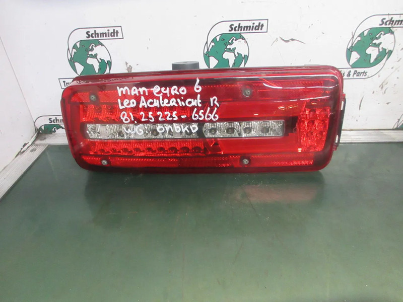 MAN 81.25225-6563 // 81.25225-6566 RECHTS EN LINKS LED LAMP MAN TGX TGS - Luz trasera para Camión: foto 4 MAN 81.25225-6563 // 81.25225-6566 RECHTS EN LINKS LED LAMP MAN TGX TGS - Luz trasera para Camión: foto 4