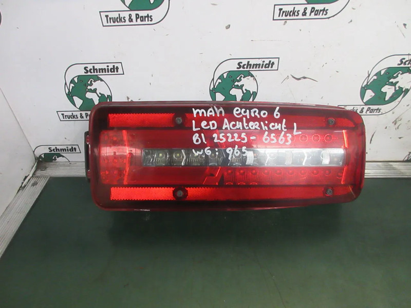 MAN 81.25225-6563 // 81.25225-6566 RECHTS EN LINKS LED LAMP MAN TGX TGS - Luz trasera para Camión: foto 2 MAN 81.25225-6563 // 81.25225-6566 RECHTS EN LINKS LED LAMP MAN TGX TGS - Luz trasera para Camión: foto 2