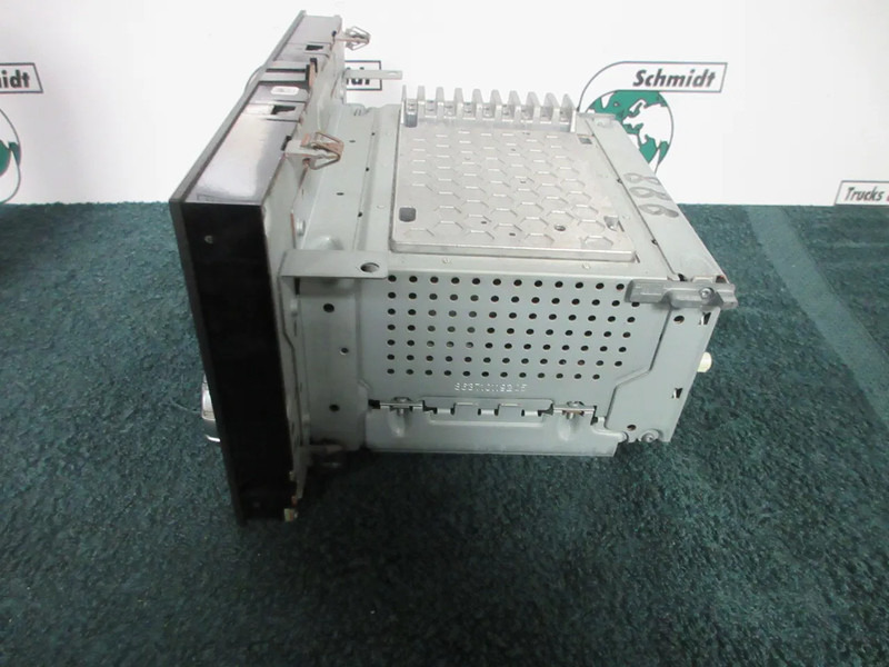 Mercedes-Benz A 000 446 76 62 / BOSCH 7 620 000 236 RADIO / NAVI MP4 EURO 6 - Sistema eléctrico para Camión: foto 5 Mercedes-Benz A 000 446 76 62 / BOSCH 7 620 000 236 RADIO / NAVI MP4 EURO 6 - Sistema eléctrico para Camión: foto 5