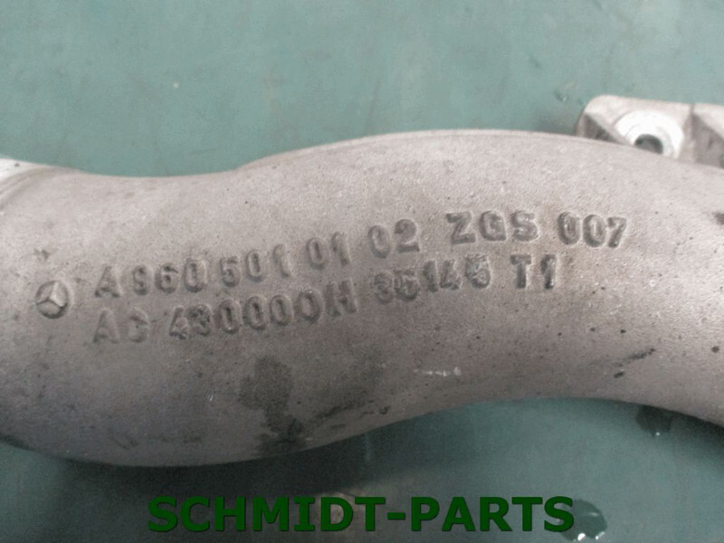 Mercedes-Benz A 960 501 01 02 Inlaatbuis - Sistema de refrigeración para Camión: foto 2 Mercedes-Benz A 960 501 01 02 Inlaatbuis - Sistema de refrigeración para Camión: foto 2