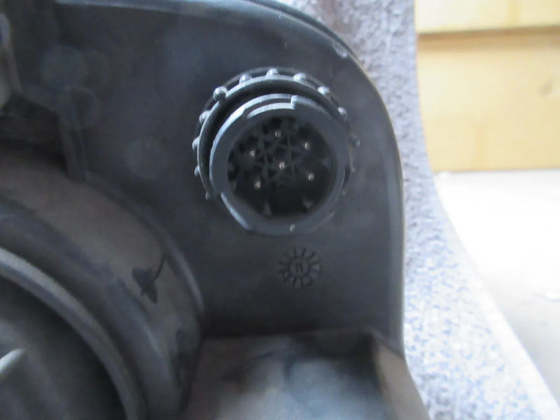 Mercedes-Benz A 973 820 24 61 KOPLAMP MERCEDES ATEGO EURO 5 LINKS - Faro delantero para Camión: foto 5 Mercedes-Benz A 973 820 24 61 KOPLAMP MERCEDES ATEGO EURO 5 LINKS - Faro delantero para Camión: foto 5