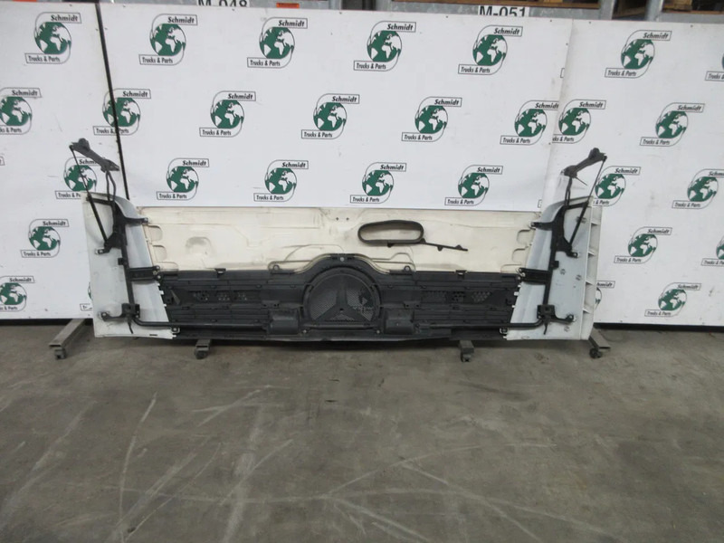 Mercedes-Benz ACTROS A 960 750 04 09 / A 960 750 06 18 FRONTPLAAT/GRILLE EURO 6 - Parrilla para Camión: foto 4 Mercedes-Benz ACTROS A 960 750 04 09 / A 960 750 06 18 FRONTPLAAT/GRILLE EURO 6 - Parrilla para Camión: foto 4