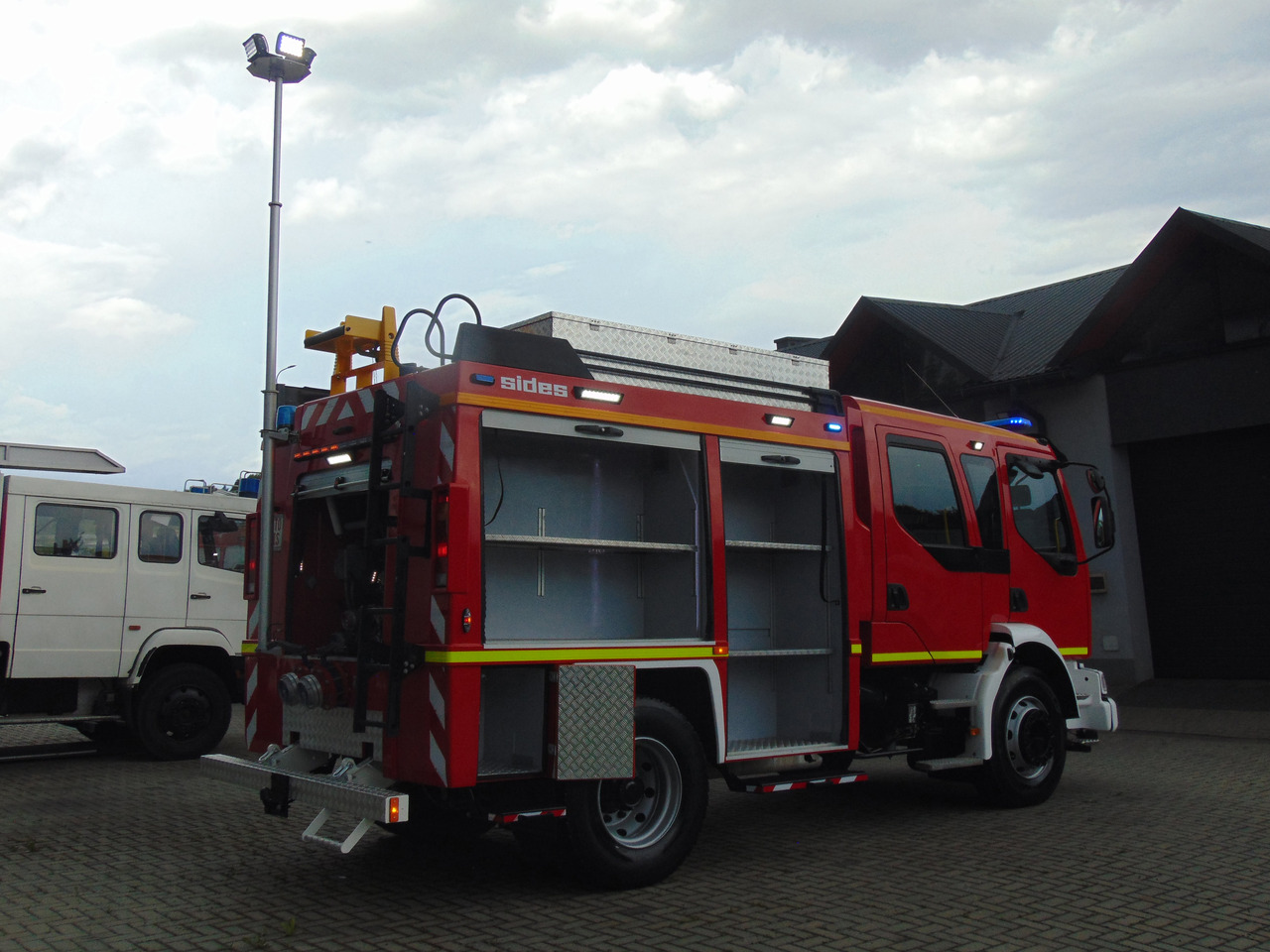 Camión de bomberos RENAULT Midlum 270dCi SIDES: foto 28 Camión de bomberos RENAULT Midlum 270dCi SIDES: foto 28