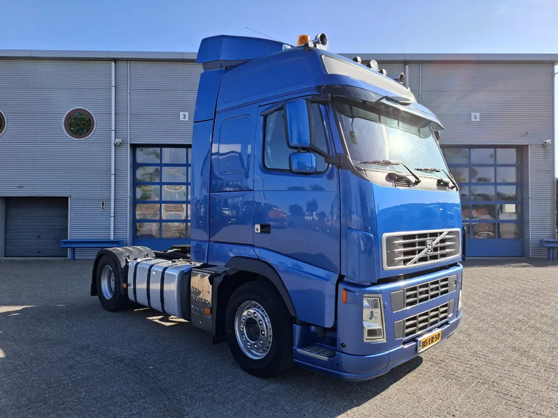 Volvo FH13-400 / HYDRAULICS / NL TRUCK / TUV:14-09-2025 / GLOBETROTTER / FRIGDE / AIRCO / AUTOMATIC / EURO-5 / 2006 - Cabeza tractora: foto 2 Volvo FH13-400 / HYDRAULICS / NL TRUCK / TUV:14-09-2025 / GLOBETROTTER / FRIGDE / AIRCO / AUTOMATIC / EURO-5 / 2006 - Cabeza tractora: foto 2