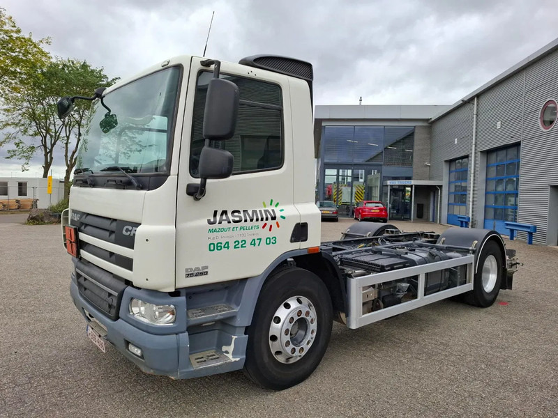 DAF CF75-250 / ADR / ONLY:320740 KM / PTO / INLINER / ALCOA / GOOD CONDITION / MANUAL / EURO-5 / 2011 - Camión chasis: foto 1 DAF CF75-250 / ADR / ONLY:320740 KM / PTO / INLINER / ALCOA / GOOD CONDITION / MANUAL / EURO-5 / 2011 - Camión chasis: foto 1
