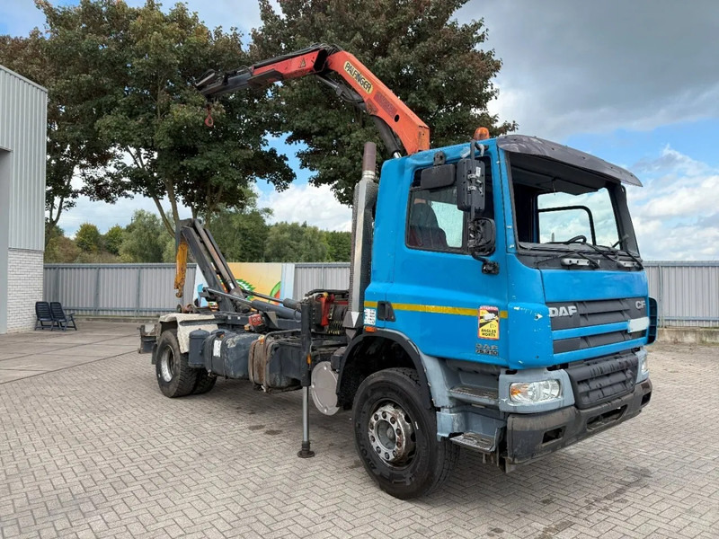 DAF CF75-310 / ENGINE RUNNING / PALFINGER PK10000 / FULL STEEL / 252039 KM / MANUAL / EURO-3 / 2005 - Camión grúa: foto 2 DAF CF75-310 / ENGINE RUNNING / PALFINGER PK10000 / FULL STEEL / 252039 KM / MANUAL / EURO-3 / 2005 - Camión grúa: foto 2