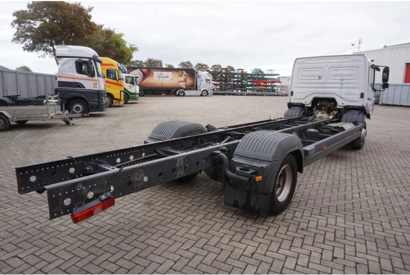 Mercedes-Benz ATEGO 1221 / ENGINE RUNNING / ONLY:253095 KM / AUTOMATIC / EURO-6 / 2017 - Camión chasis: foto 4 Mercedes-Benz ATEGO 1221 / ENGINE RUNNING / ONLY:253095 KM / AUTOMATIC / EURO-6 / 2017 - Camión chasis: foto 4