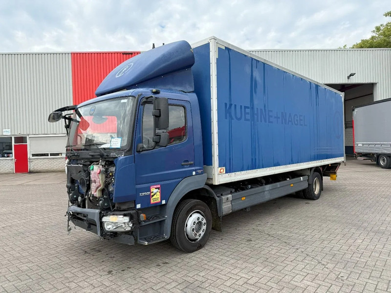 Mercedes-Benz Atego 1218 / ENGINE RUNNING / ONLY:204997 KM / CLOSED BOX / PLATFORM 1500KG / LWDS / AIRCO / AUTOMATIC / EURO-6 / 2017 - Camión caja cerrada: foto 1 Mercedes-Benz Atego 1218 / ENGINE RUNNING / ONLY:204997 KM / CLOSED BOX / PLATFORM 1500KG / LWDS / AIRCO / AUTOMATIC / EURO-6 / 2017 - Camión caja cerrada: foto 1