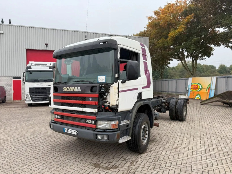 Scania P124-420 / ENGINE RUNNING / RETARDER / BIG AXLE / FULL-STEEL / ONLY: 540918 KM / OLD TACHO / AIRCO / MANUAL / EURO-3 / 2002 - Camión chasis: foto 1 Scania P124-420 / ENGINE RUNNING / RETARDER / BIG AXLE / FULL-STEEL / ONLY: 540918 KM / OLD TACHO / AIRCO / MANUAL / EURO-3 / 2002 - Camión chasis: foto 1