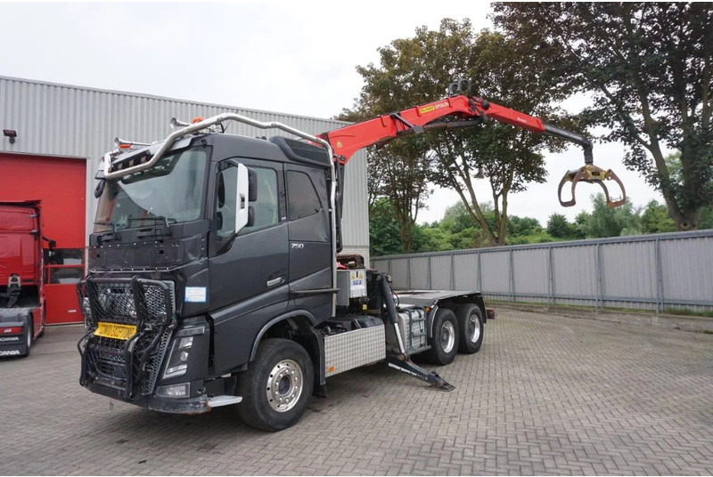 Volvo FH16-750 / ENGINE RUNNING / 6x4 / RETARDER / BIG AXLE / VEB+ / PALFINGER FD250 / EURO-6 / 2016 - Camión forestal, Camión grúa: foto 1 Volvo FH16-750 / ENGINE RUNNING / 6x4 / RETARDER / BIG AXLE / VEB+ / PALFINGER FD250 / EURO-6 / 2016 - Camión forestal, Camión grúa: foto 1