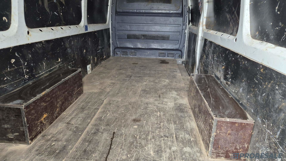 VOLKSWAGEN CRAFTER 2,0 TDi 100 kW skříňový - Furgoneta caja cerrada: foto 4 VOLKSWAGEN CRAFTER 2,0 TDi 100 kW skříňový - Furgoneta caja cerrada: foto 4