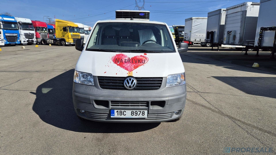 VOLKSWAGEN TRANSPORTER 2.5 TDi - nová mrazírenská vestavba + CARRIER XARIOS 230/12 V - vadný motor - Furgoneta frigorifica: foto 2 VOLKSWAGEN TRANSPORTER 2.5 TDi - nová mrazírenská vestavba + CARRIER XARIOS 230/12 V - vadný motor - Furgoneta frigorifica: foto 2