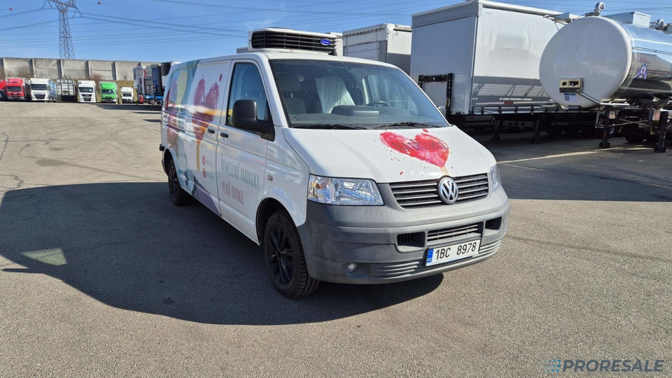 VOLKSWAGEN TRANSPORTER 2.5 TDi - nová mrazírenská vestavba + CARRIER XARIOS 230/12 V - vadný motor - Furgoneta frigorifica: foto 1 VOLKSWAGEN TRANSPORTER 2.5 TDi - nová mrazírenská vestavba + CARRIER XARIOS 230/12 V - vadný motor - Furgoneta frigorifica: foto 1