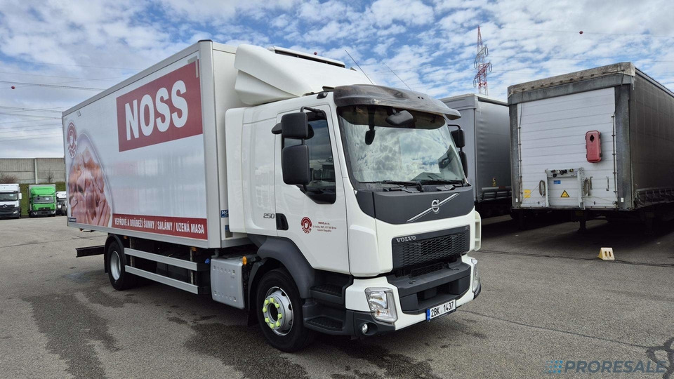 VOLVO FL 250 BB EURO 6 - mrazírna + CARRIER XARIOS 600 EL MAXI - Camión frigorífico: foto 1 VOLVO FL 250 BB EURO 6 - mrazírna + CARRIER XARIOS 600 EL MAXI - Camión frigorífico: foto 1