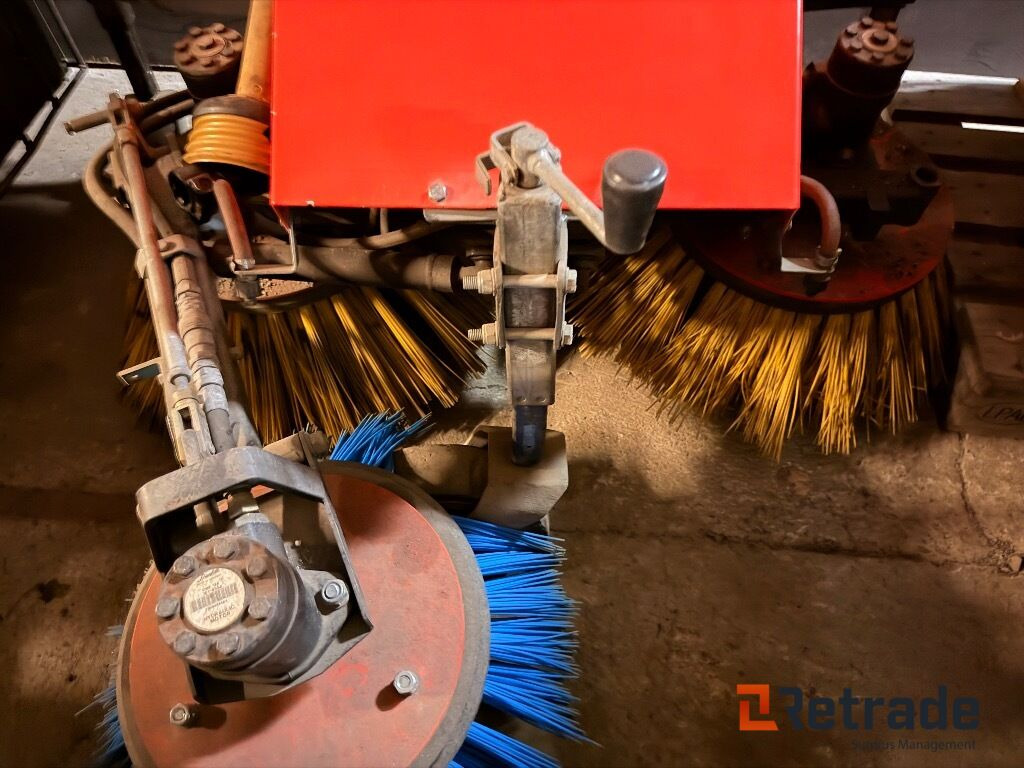 Feiekost med oppsamler - Maquinaria de construcción: foto 3 Feiekost med oppsamler - Maquinaria de construcción: foto 3