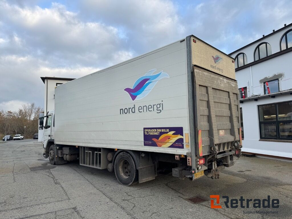 VOLVO FM 330 4X2 - Camión caja cerrada: foto 4 VOLVO FM 330 4X2 - Camión caja cerrada: foto 4