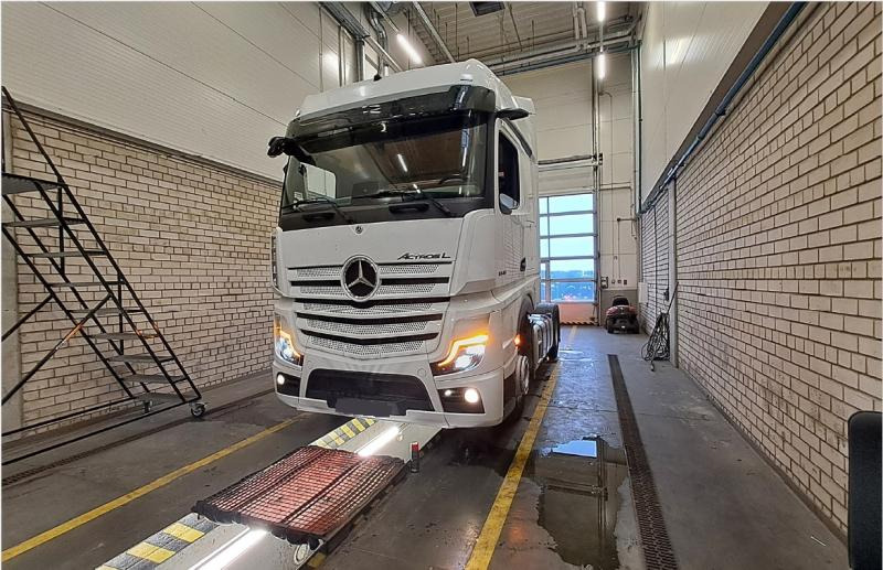 Mercedes Actros 1845 L - Cabeza tractora: foto 1 Mercedes Actros 1845 L - Cabeza tractora: foto 1