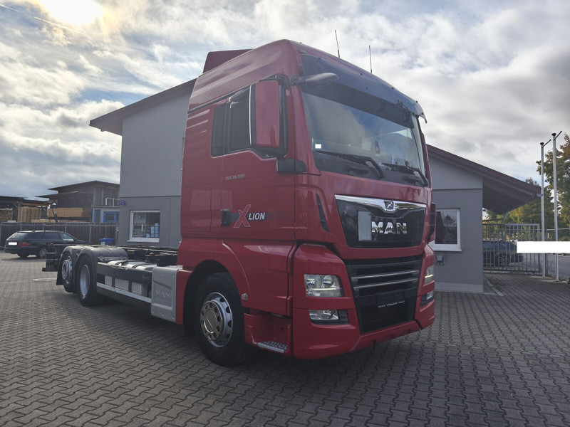 MAN TGX 26.500 BDF 6x2 Euro 6 Standard Lift+Lenk (29) - Camión chasis: foto 2 MAN TGX 26.500 BDF 6x2 Euro 6 Standard Lift+Lenk (29) - Camión chasis: foto 2
