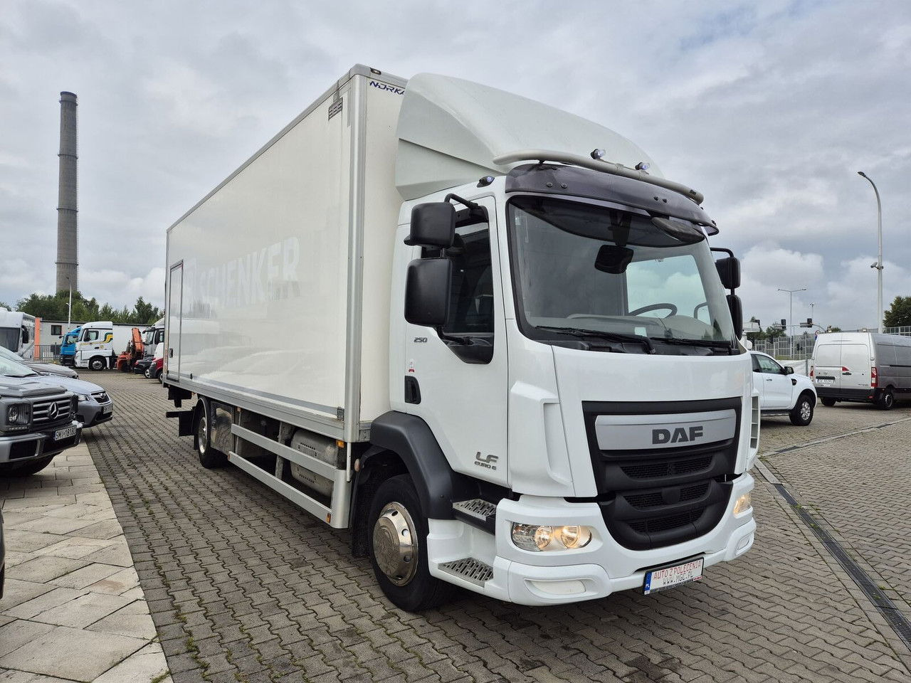 DAF LF 250 FA / 3 Seats / Works Great - Camión caja cerrada: foto 4 DAF LF 250 FA / 3 Seats / Works Great - Camión caja cerrada: foto 4