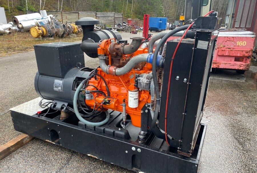 MECALAC ECP34 2S4 - Iveco Engine,126kVA,New oils, filters, Mecc Alte ECP34 2S4 - Iveco Engine,126kVA,New oils, filters, Like New - Generador industriale: foto 3 MECALAC ECP34 2S4 - Iveco Engine,126kVA,New oils, filters, Mecc Alte ECP34 2S4 - Iveco Engine,126kVA,New oils, filters, Like New - Generador industriale: foto 3