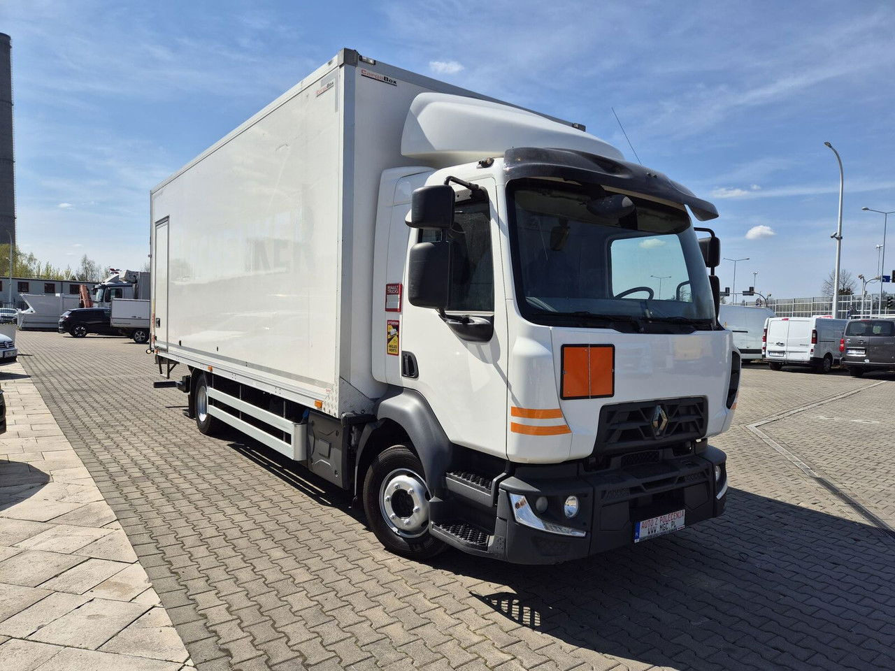 Renault D Gama 12.220 / LOW KM / Euro6 Renault D Gama 12.220 / LOW KM / Euro6 - Camión caja cerrada: foto 3 Renault D Gama 12.220 / LOW KM / Euro6 Renault D Gama 12.220 / LOW KM / Euro6 - Camión caja cerrada: foto 3