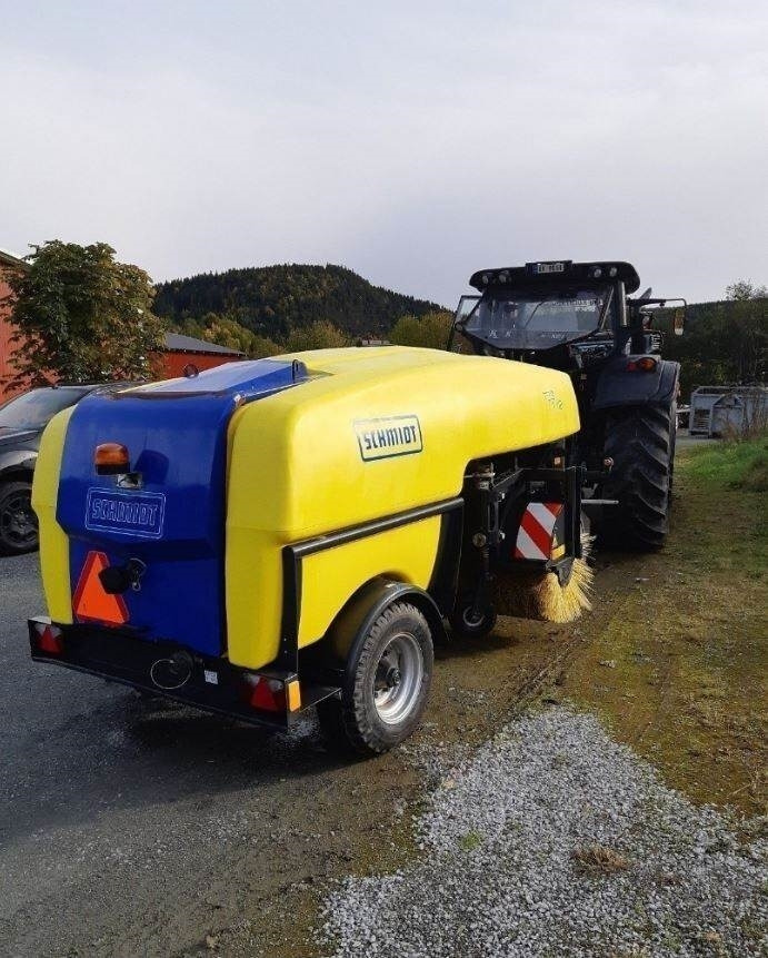 Schmidt TSS 122, Like NEW, Only 203 hours, up to 40KM/h - - Barredora vial: foto 4 Schmidt TSS 122, Like NEW, Only 203 hours, up to 40KM/h - - Barredora vial: foto 4