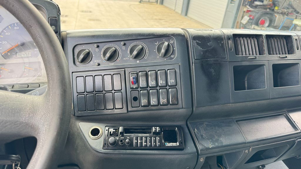 Cabeza tractora MAN TGA 18.413 4X2 tractor unit: foto 24