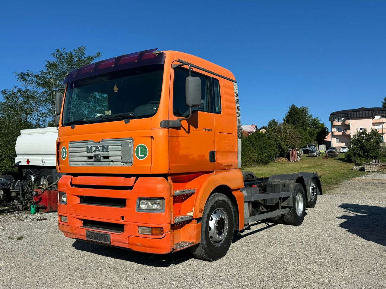 MAN TGA 26.460 6X2 chassis - lifitng axle - Camión chasis: foto 1 MAN TGA 26.460 6X2 chassis - lifitng axle - Camión chasis: foto 1