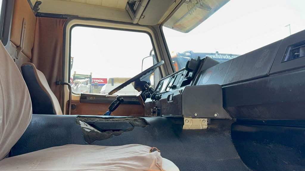 Leasing de  Scania 112 6x4 tipper - full spring Scania 112 6x4 tipper - full spring: foto 28