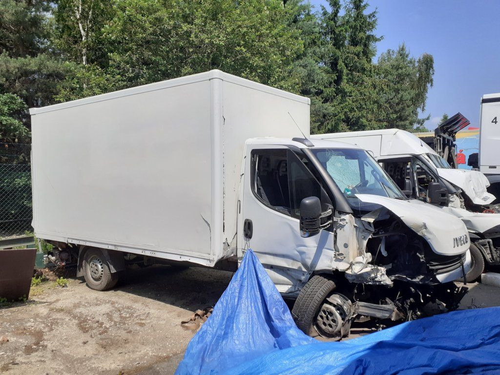 Iveco Daily 35S16 mit LBW DAMAGED - Furgoneta caja cerrada: foto 2 Iveco Daily 35S16 mit LBW DAMAGED - Furgoneta caja cerrada: foto 2