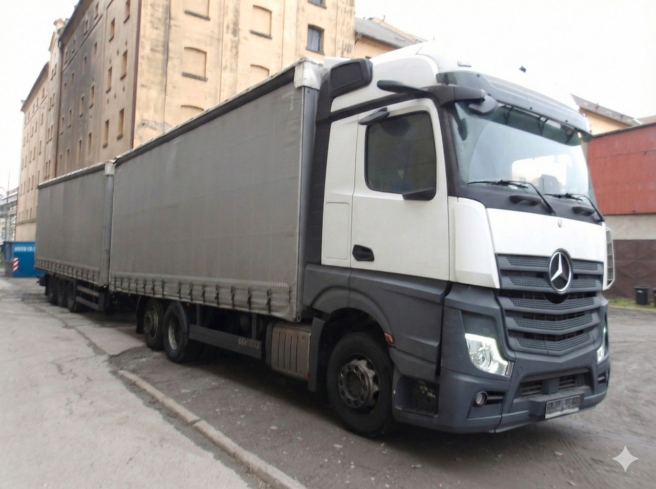 Mercedes-Benz 2548 Actros 6x2 EURO 6 + Schmitz - Camión lona: foto 2 Mercedes-Benz 2548 Actros 6x2 EURO 6 + Schmitz - Camión lona: foto 2