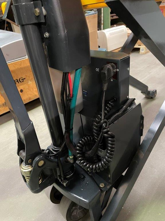 5 (five) scissor pallet truck with electric drive and quick lift pump Jungheinrich model TMX-E 10 - Transpaleta: foto 5 5 (five) scissor pallet truck with electric drive and quick lift pump Jungheinrich model TMX-E 10 - Transpaleta: foto 5
