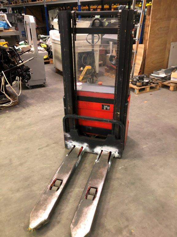 Ant Linde L 10 - high lift truck - stacker - electric pallet truck - pedestrian stacker - Apilador: foto 2 Ant Linde L 10 - high lift truck - stacker - electric pallet truck - pedestrian stacker - Apilador: foto 2