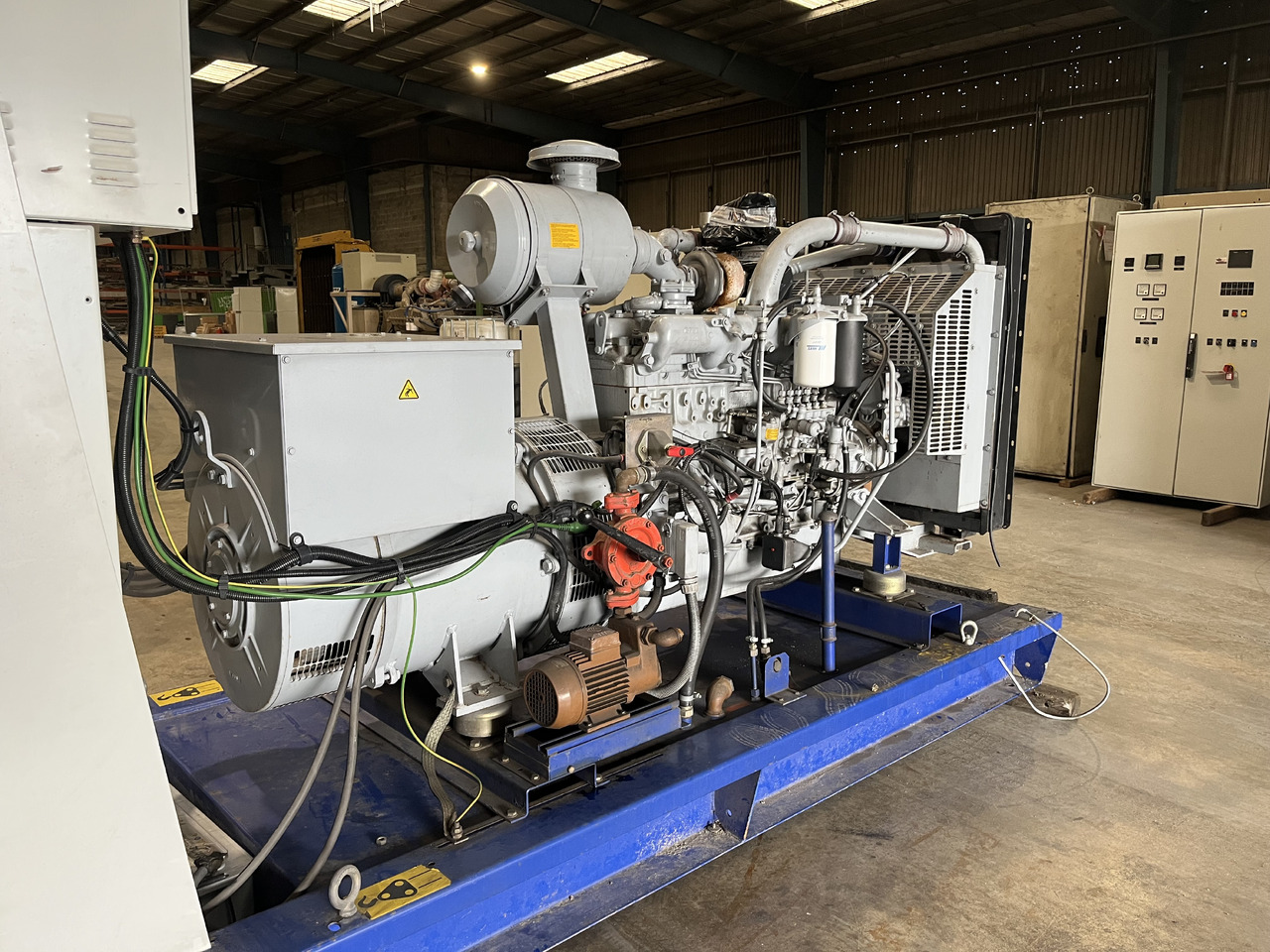 2h Energy 150 kVa IVECO 8361 - Generador industriale: foto 3 2h Energy 150 kVa IVECO 8361 - Generador industriale: foto 3
