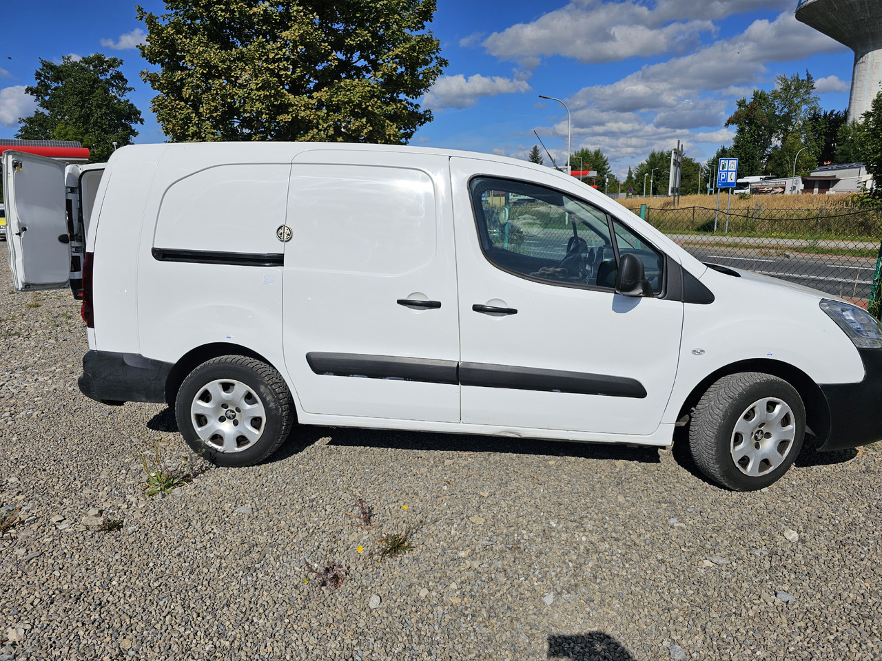 PEUGEOT PARTNER MAXI LONG FURGON KLIMA NAVI KAMERA EURO6 - Furgoneta pequeña: foto 2 PEUGEOT PARTNER MAXI LONG FURGON KLIMA NAVI KAMERA EURO6 - Furgoneta pequeña: foto 2
