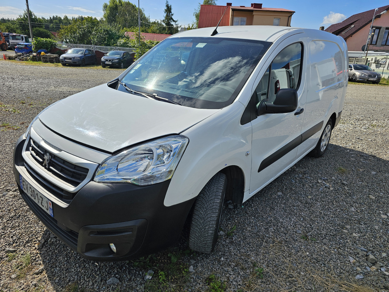 PEUGEOT PARTNER MAXI LONG FURGON KLIMA NAVI KAMERA EURO6 - Furgoneta pequeña: foto 3 PEUGEOT PARTNER MAXI LONG FURGON KLIMA NAVI KAMERA EURO6 - Furgoneta pequeña: foto 3