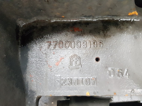 Claas Ares 656rc, Ares 500, 600, 800, Front Axle Support 7700042108, 7700098196 - Eje delantero: foto 3 Claas Ares 656rc, Ares 500, 600, 800, Front Axle Support 7700042108, 7700098196 - Eje delantero: foto 3