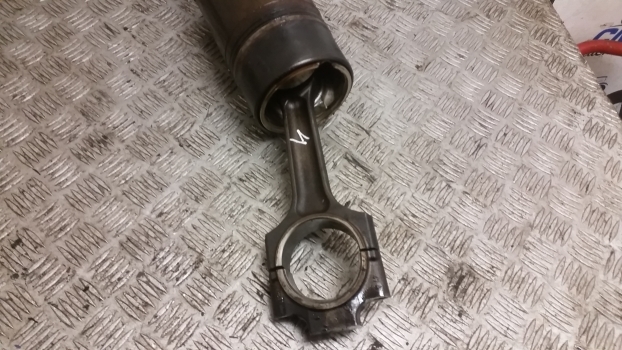 Deutz Agrotron 120, 150 Mk3 Conrod 04200465. Please Check Description - Biela para Tractor: foto 2 Deutz Agrotron 120, 150 Mk3 Conrod 04200465. Please Check Description - Biela para Tractor: foto 2
