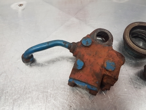 Ford 5000, 7600, 6600, 6700 Hydraulic Valve, Oil Cooler D6nnk910b, D6nnk910a - Válvula hidráulica para Tractor: foto 5 Ford 5000, 7600, 6600, 6700 Hydraulic Valve, Oil Cooler D6nnk910b, D6nnk910a - Válvula hidráulica para Tractor: foto 5
