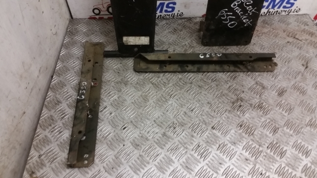 Ford 555c, 655c, 555d, 575d, 655d, 675d Seat Brackets E8nna464aa, 83971793 - Asiento para Tractor: foto 2 Ford 555c, 655c, 555d, 575d, 655d, 675d Seat Brackets E8nna464aa, 83971793 - Asiento para Tractor: foto 2
