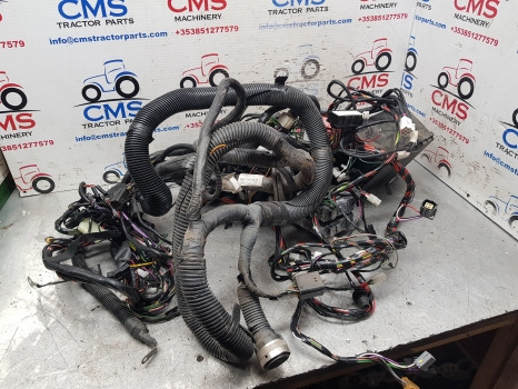 Ford New Holland Fiat 60, M S 8360, M115 Cab Wiring Loom Dual Command 82015343 - Cables/ Alambres: foto 1 Ford New Holland Fiat 60, M S 8360, M115 Cab Wiring Loom Dual Command 82015343 - Cables/ Alambres: foto 1