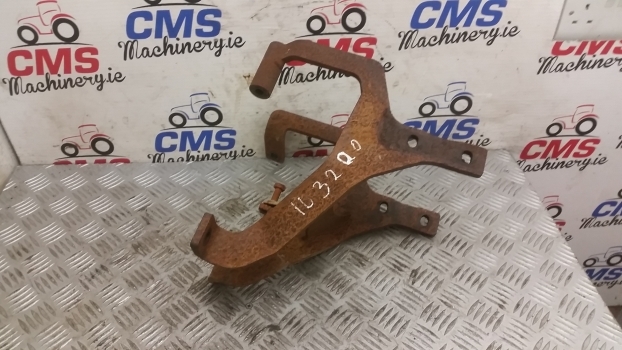 John Deere 3200, 3400 Telehandler Exhaust Muffler, Silencer Bracket Az57460 - Silenciador para Manipulador telescópico: foto 2 John Deere 3200, 3400 Telehandler Exhaust Muffler, Silencer Bracket Az57460 - Silenciador para Manipulador telescópico: foto 2