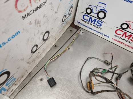 New Holland Case Ts115a, Case Mxu Cab Roof Wiring Loom 82035435, 82032538 - Cables/ Alambres: foto 2 New Holland Case Ts115a, Case Mxu Cab Roof Wiring Loom 82035435, 82032538 - Cables/ Alambres: foto 2