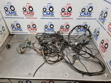 New Holland Case Ts115a, Case Mxu Cab Roof Wiring Loom 82035435, 82032538 - Cables/ Alambres: foto 1 New Holland Case Ts115a, Case Mxu Cab Roof Wiring Loom 82035435, 82032538 - Cables/ Alambres: foto 1