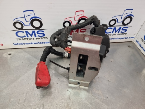 New Holland T5.120, T5 Series, Battery Wiring With Fuse Box 47866255, 87716664 - Cables/ Alambres: foto 2 New Holland T5.120, T5 Series, Battery Wiring With Fuse Box 47866255, 87716664 - Cables/ Alambres: foto 2