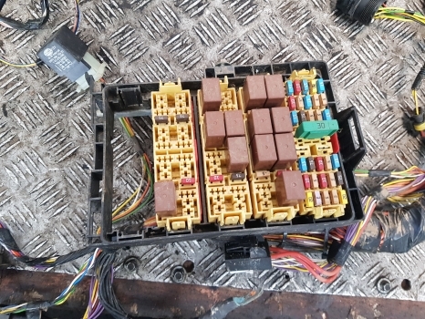 New Holland T5.95, T5.105, T5.115 Cab Wiring Loom, Fuse Box 47915451 - Cables/ Alambres para Tractor: foto 4 New Holland T5.95, T5.105, T5.115 Cab Wiring Loom, Fuse Box 47915451 - Cables/ Alambres para Tractor: foto 4