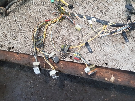 Cables/ Alambres para Tractor New Holland T5.95, T5.105, T5.115 Cab Wiring Loom, Fuse Box 47915451: foto 10 Cables/ Alambres para Tractor New Holland T5.95, T5.105, T5.115 Cab Wiring Loom, Fuse Box 47915451: foto 10