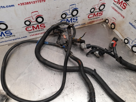 New Holland T7030, T7040 Case Puma Battery Wiring Loom Check Pictures 87324238 - Cables/ Alambres: foto 2 New Holland T7030, T7040 Case Puma Battery Wiring Loom Check Pictures 87324238 - Cables/ Alambres: foto 2