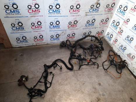 New Holland T7030, T7040 Power Command Transmission Frame Rear Wiring Loom - Cables/ Alambres: foto 1 New Holland T7030, T7040 Power Command Transmission Frame Rear Wiring Loom - Cables/ Alambres: foto 1
