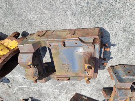 New Holland Ts110, Ts90, Ts Series, Front Axle Support 82014323, 82015000 - Eje delantero: foto 2 New Holland Ts110, Ts90, Ts Series, Front Axle Support 82014323, 82015000 - Eje delantero: foto 2
